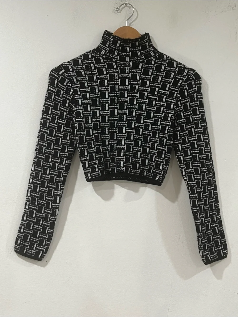ZARA Cropped Black & White Turtleneck Knit Top S